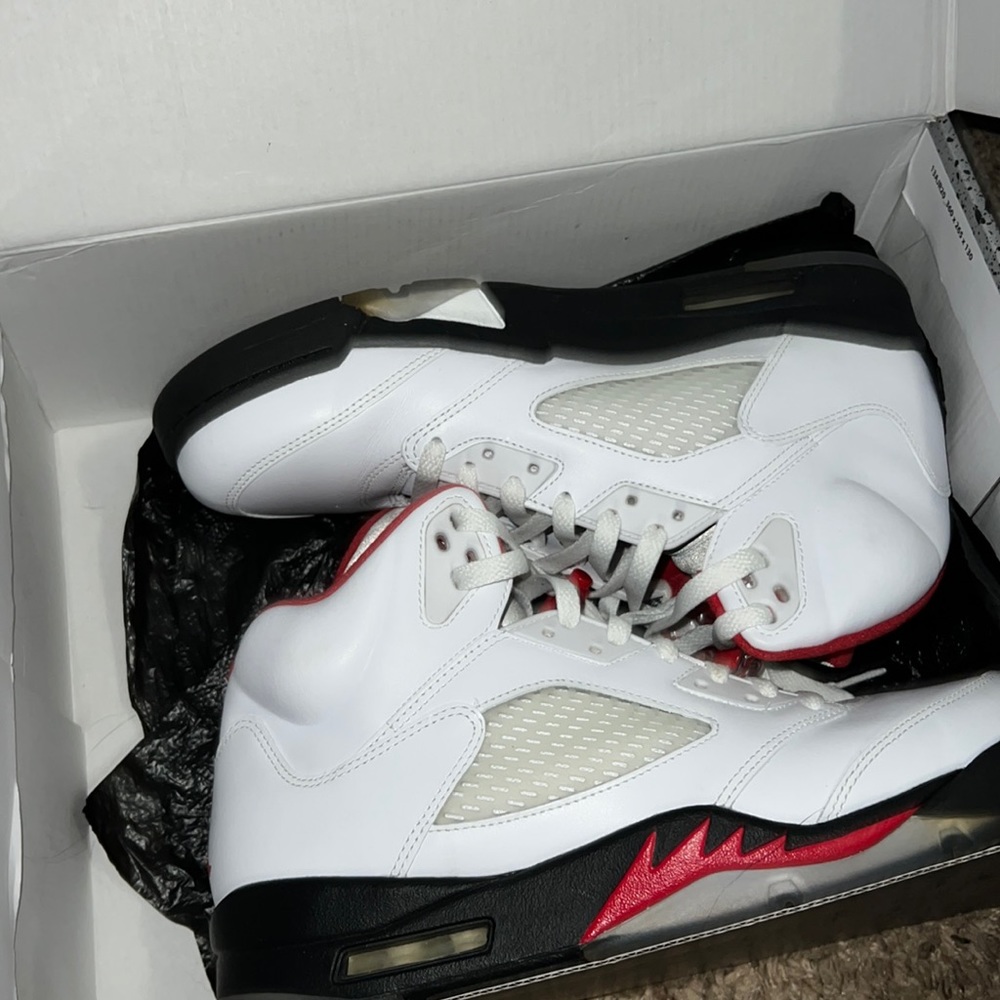 Air Jordan 5 fire 200$ 10.5